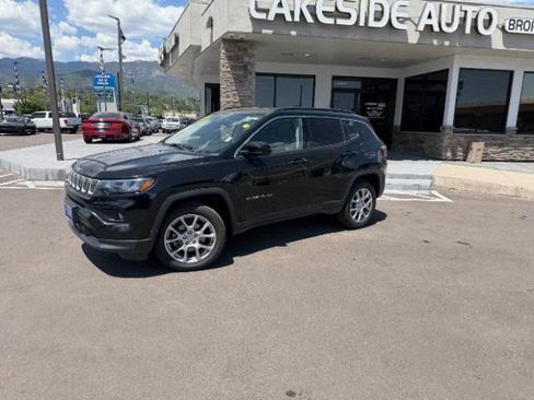 Used 2022 Jeep Compass Latitude AWD/4WD image 3