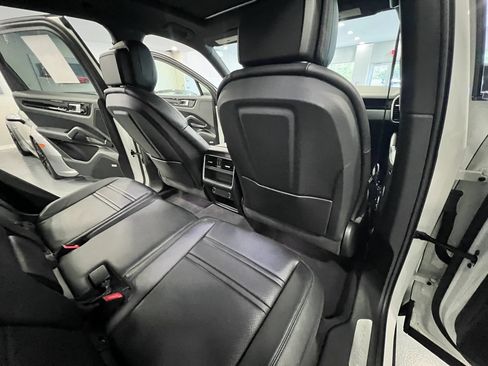 Used 2020 Porsche Cayenne AWD/4WD image 29