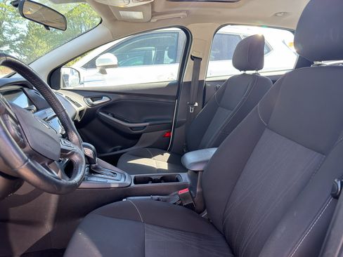 Used 2018 Ford Focus SEL w/ Cold Weather Package FWD image 2