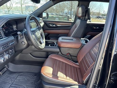 Used 2024 GMC Yukon Denali Ultimate w/ LPO, Floor Liner Package image 18