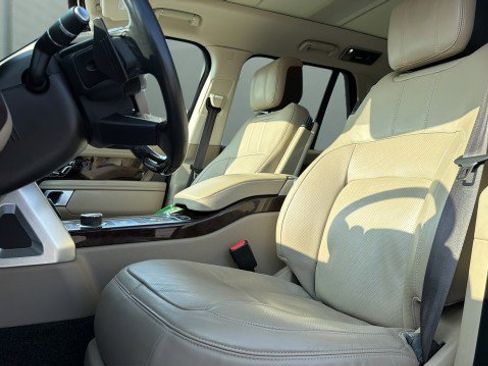Used 2020 Land Rover Range Rover HSE image 19