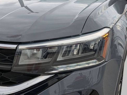 Certified 2023 Volkswagen Taos SE FWD image 7