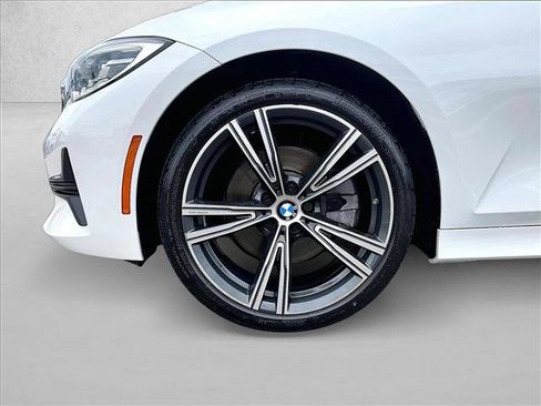 Used 2018 BMW 320i Sedan RWD image 10