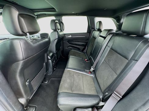 Used 2020 Jeep Grand Cherokee Altitude image 16