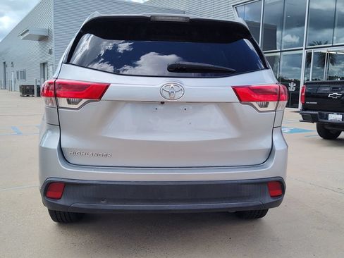 Used 2018 Toyota Highlander LE FWD image 7