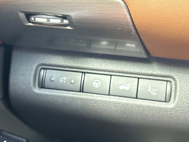 Used 2024 Nissan Pathfinder Platinum w/ Cargo Package AWD/4WD image 25