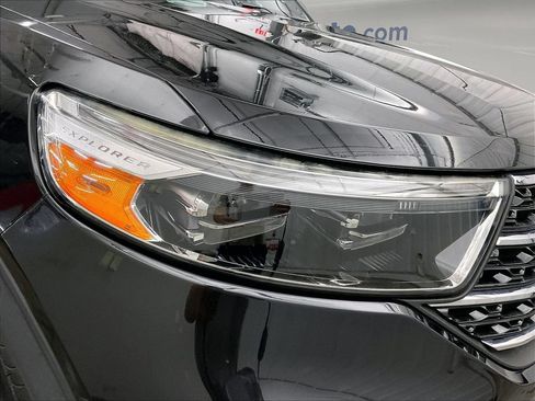 Used 2020 Ford Explorer XLT w/ Equipment Group 202A AWD/4WD image 35