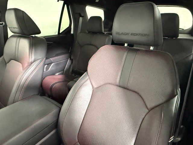 Used 2025 Honda Pilot Black Edition image 32