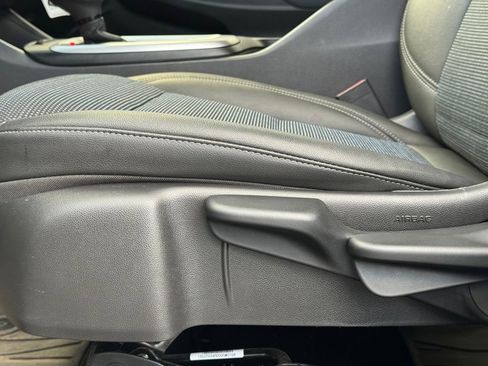 Used 2025 Buick Envista Preferred image 11