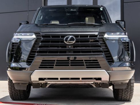 Used 2024 Lexus GX 550 AWD/4WD image 4