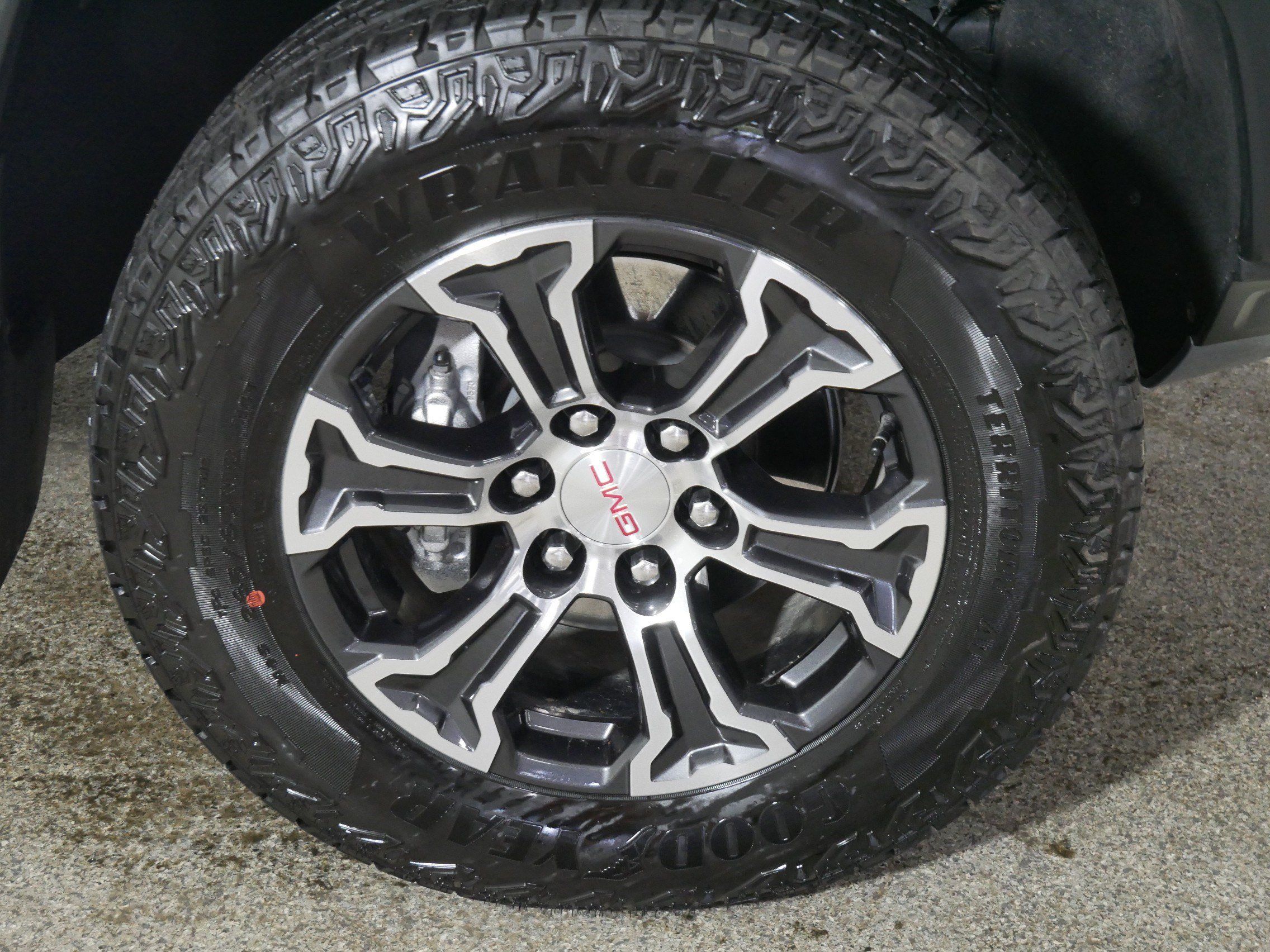 Used 2023 GMC Canyon AT4 w/ AT4 Premium Package AWD/4WD image 15