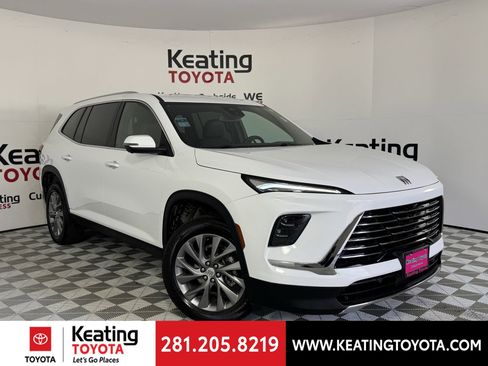 Used 2025 Buick Enclave Preferred image 2