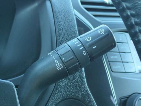 Used 2018 Ford Explorer XLT image 23