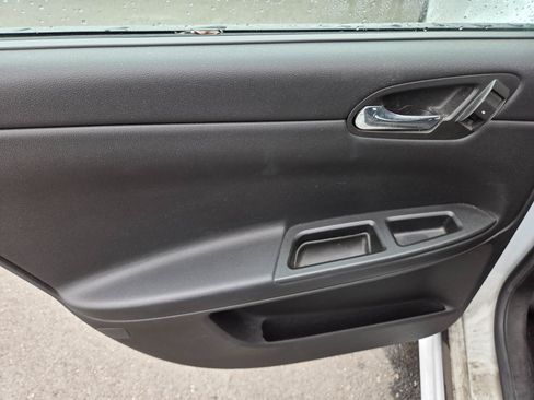 Used 2011 Chevrolet Impala LT FWD image 10