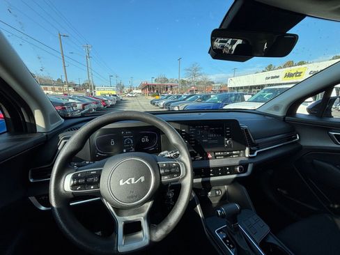 Used 2025 Kia Sportage LX FWD image 34