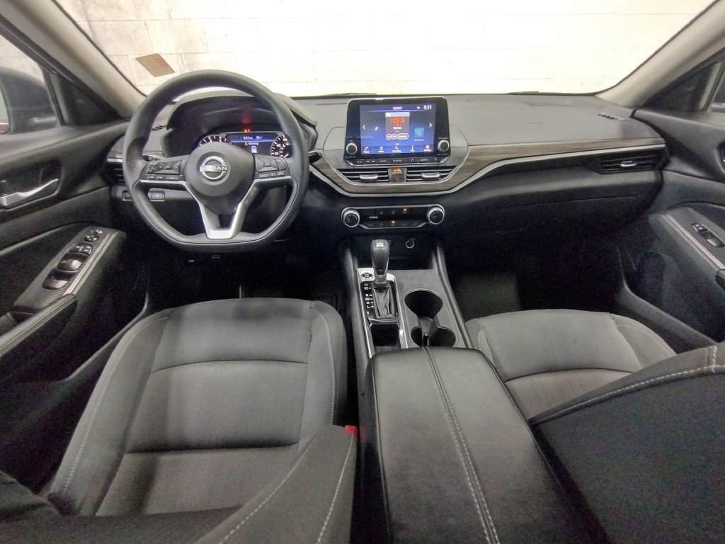 Used 2025 Nissan Altima 2.5 SV FWD image 32