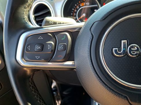 Used 2020 Jeep Wrangler Unlimited Sahara AWD/4WD image 19