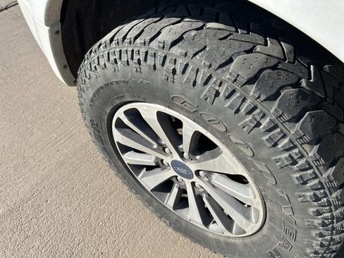 Used 2017 Ford Expedition XLT image 8