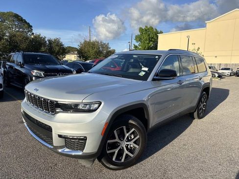 Used 2023 Jeep Grand Cherokee L Limited image 3