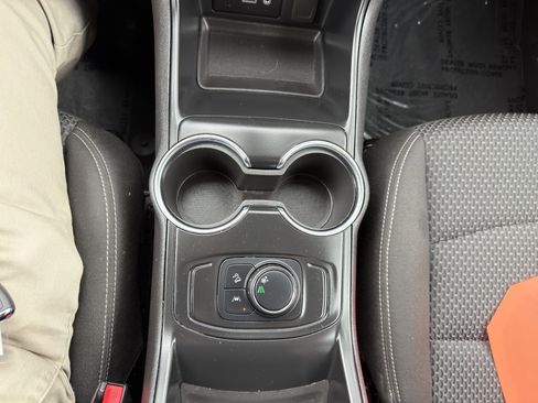Used 2024 GMC Terrain SLE FWD image 32