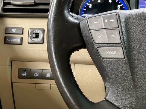 Used 2011 Lexus LX 570 4WD w/ Luxury Pkg image 20