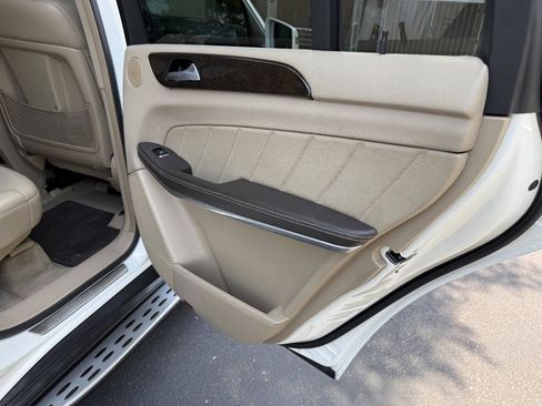 Used 2013 Mercedes-Benz GL 450 4MATIC image 16