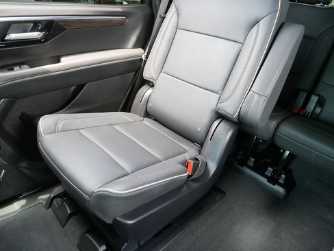 Used 2025 Chevrolet Tahoe Premier AWD/4WD image 12