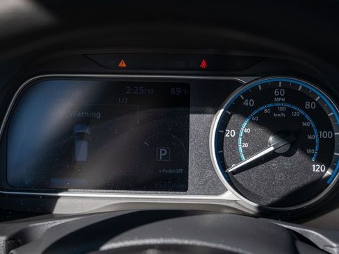 Used 2023 Nissan Leaf S image 23