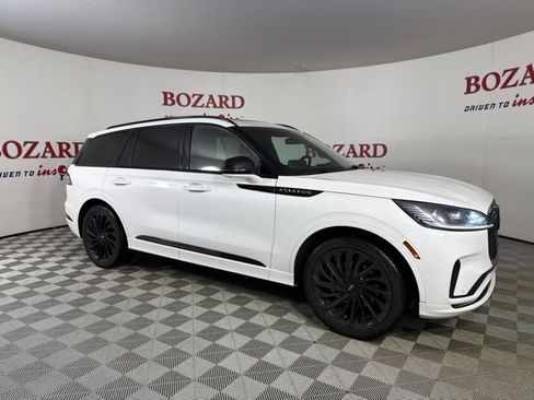 Used 2025 Lincoln Aviator Reserve w/ Luxury Package RWD image 16