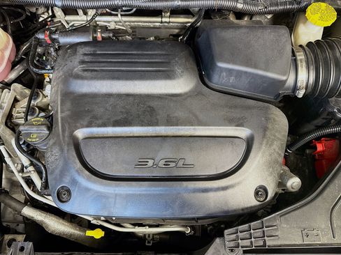 Used 2023 Chrysler Voyager LX image 37