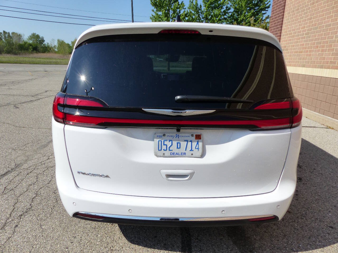 Used 2026 Chrysler Pacifica Select FWD image 8