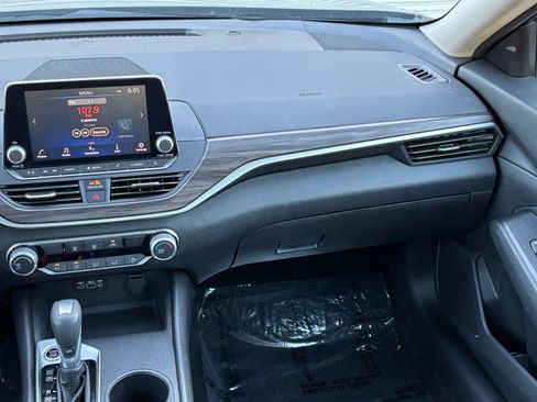 Used 2025 Nissan Altima 2.5 SV FWD image 35