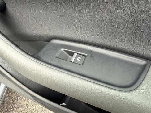 Used 2025 Audi Q8 Premium image 28