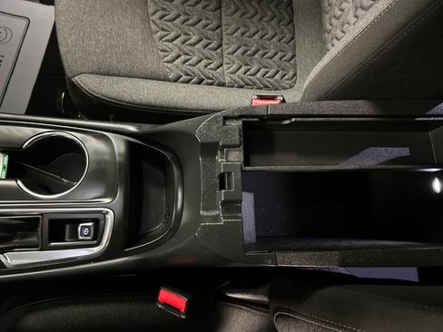 Used 2024 Chevrolet Equinox LT w/ LPO, Floor Liner Package FWD image 21
