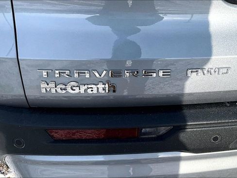 Used 2025 Chevrolet Traverse LT image 26