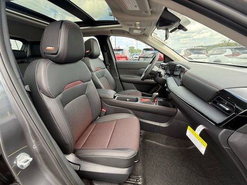 New 2025 Nissan Kicks SR w/ SR Premium Package image 17