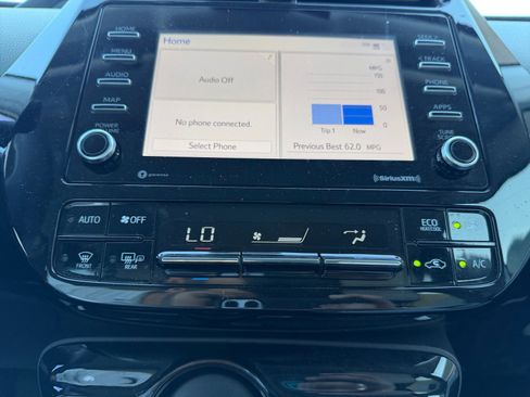 Used 2022 Toyota Prius LE image 11