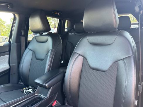 Used 2024 Jeep Compass Latitude AWD/4WD image 19