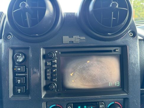 Used 2005 HUMMER H2 w/ Preferred Equipment Group AWD/4WD image 19