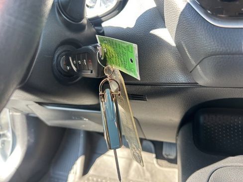 Used 2022 Toyota Corolla LE image 24