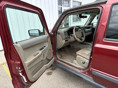 Used 2008 Jeep Commander Sport AWD/4WD image 11