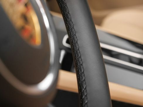 Used 2025 Porsche Macan image 31