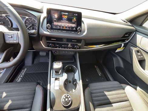 Used 2026 Nissan Rogue SV image 18