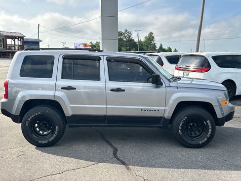 Used 2016 Jeep Patriot Sport w/ Power Value Group FWD image 2