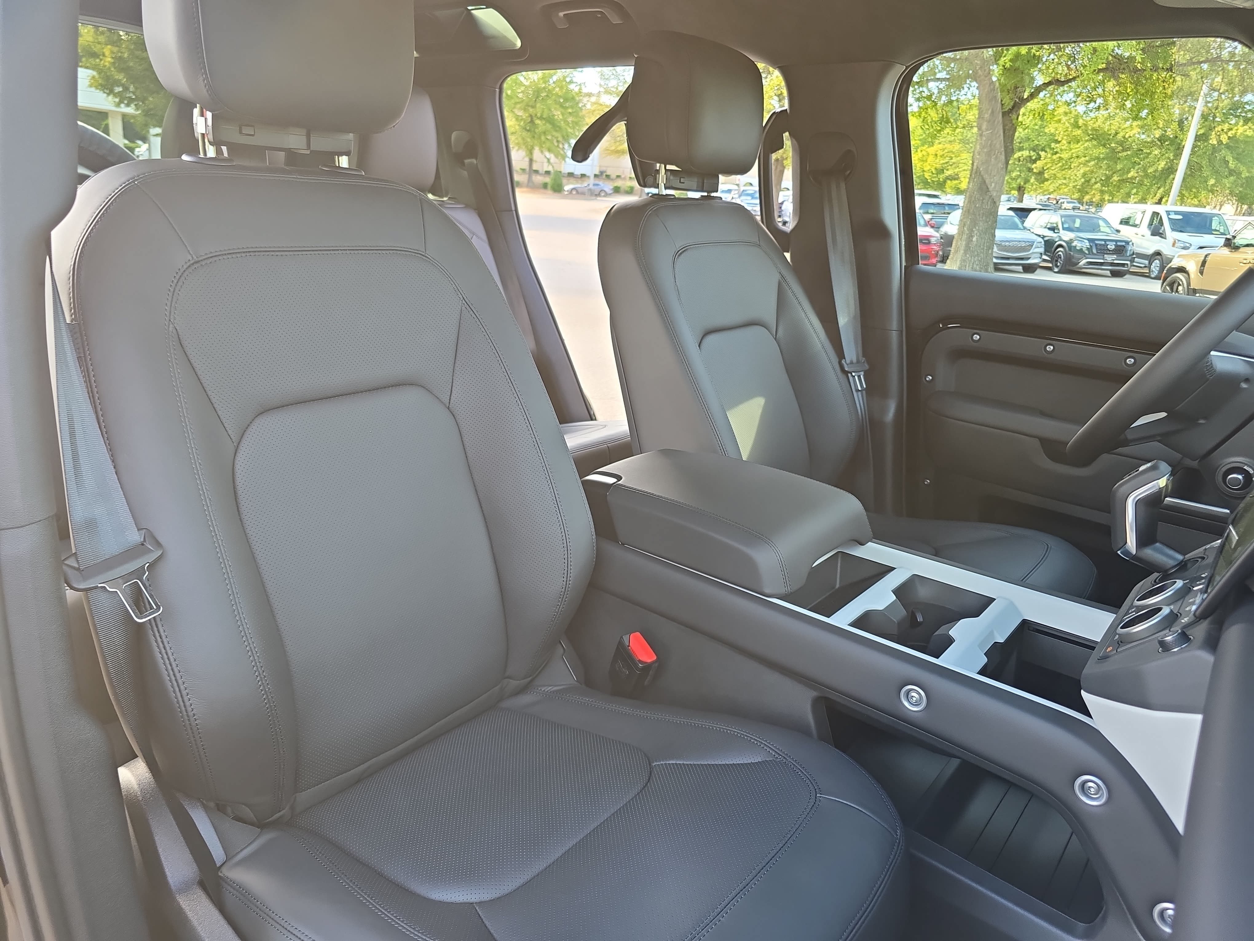 New 2026 Land Rover Defender 110 X-Dynamic SE AWD/4WD image 10