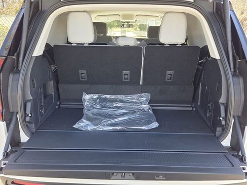 New 2026 Ford Expedition Active image 15