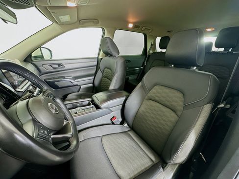 Used 2024 Nissan Pathfinder SV image 13