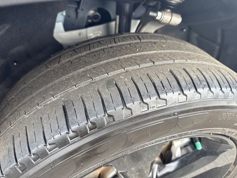 Used 2024 Jeep Grand Cherokee L Limited w/ Black Appearance Package image 28