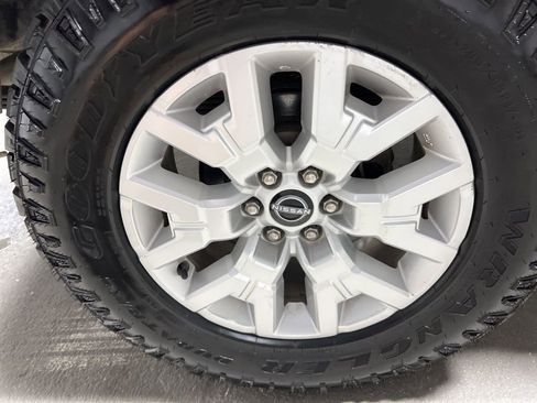 Used 2022 Nissan Frontier SV AWD/4WD image 39