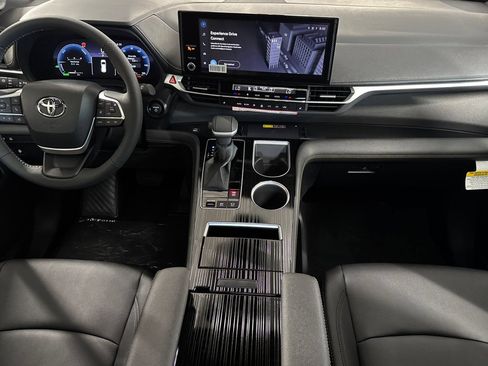 New 2026 Toyota Sienna XLE Woodland Edition AWD/4WD image 16